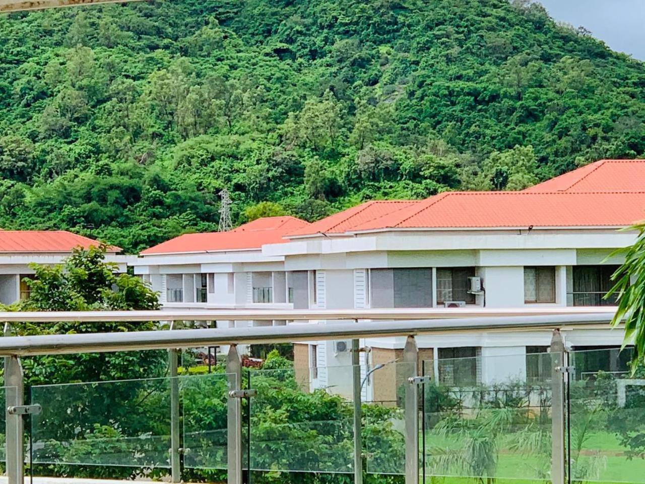 Mizzle Exotica Lonavala Apartment Ngoại thất bức ảnh