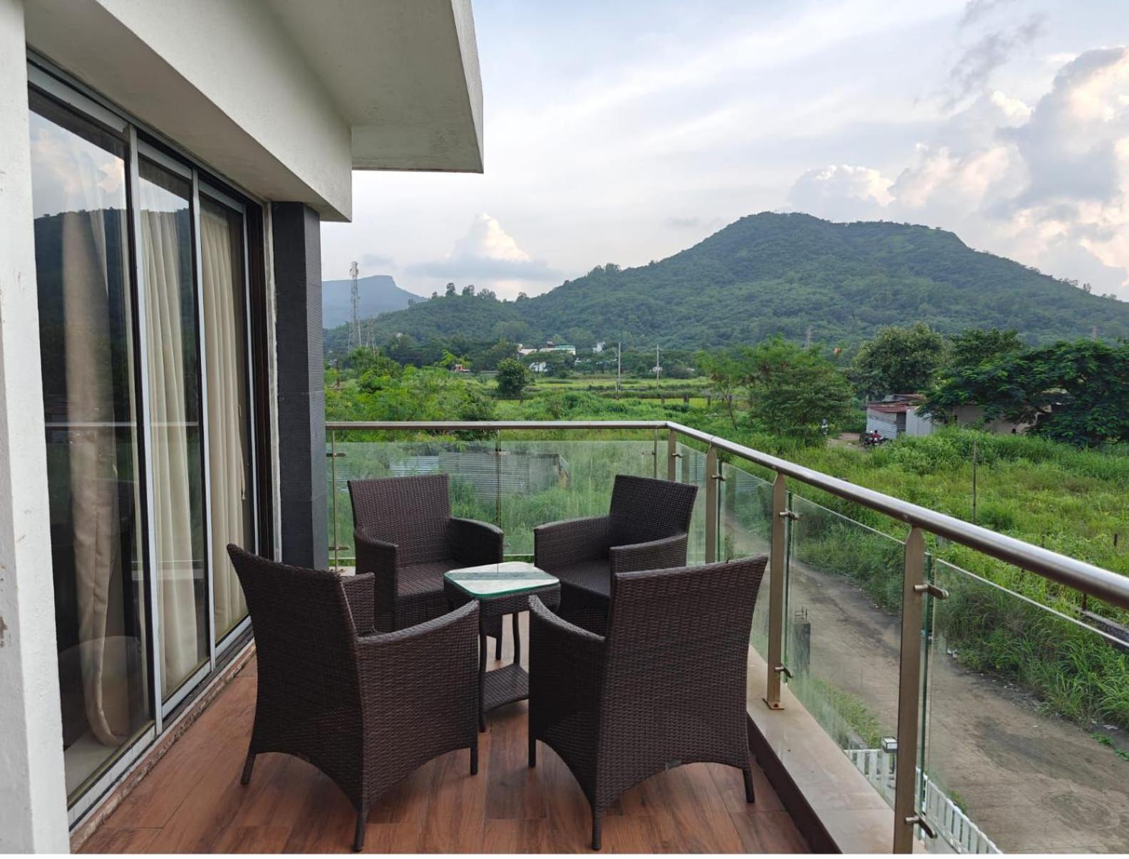 Mizzle Exotica Lonavala Apartment Ngoại thất bức ảnh